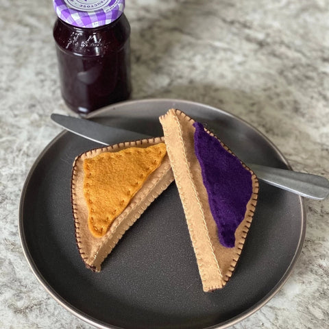 homemade felt play food peanut butter and jelly sandwich