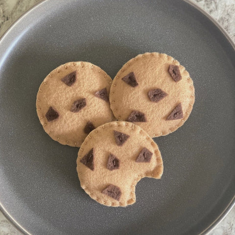 homemade felt play food chocolate chip cookies