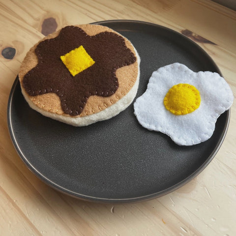 homemade felt play food fried egg
