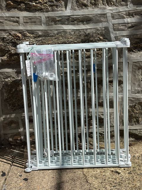 ♻ Regalo 2-in-1 Safety Gate + Play Yard No52872