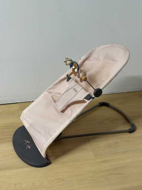 ♻ BabyBjorn Bouncer + Toy Bar P57296