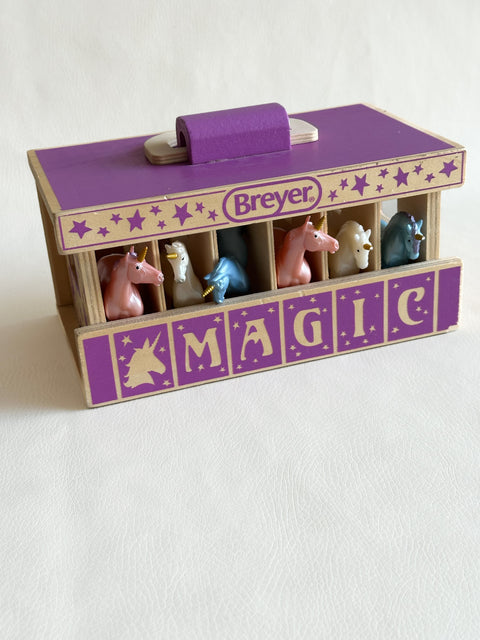 ♻ Breyer Unicorn Stable