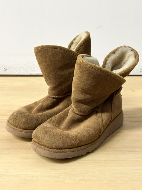♻ Ugg 13 Youth Boots