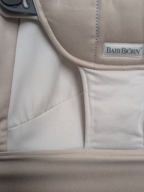 ♻ BabyBjorn Bouncer w/ toy bar, beige No58723