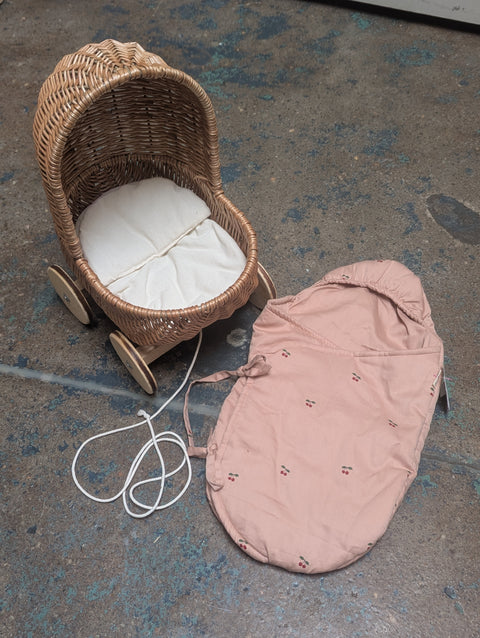 ♻ Konges Sloejd Pull-Along Doll Pram + Bunting No58815